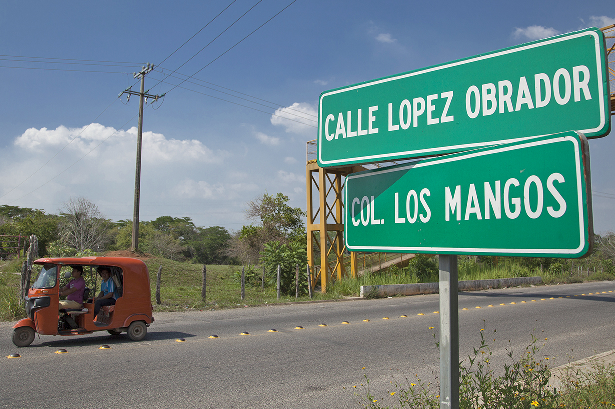 En honor al candidato de la coalición juntos harémos historia pobladores de la comunidad.....nombraron una de sus calles con el nombre de Andrees Manuel López Obrador. Zona  de la Chontalpa en Tabasco.